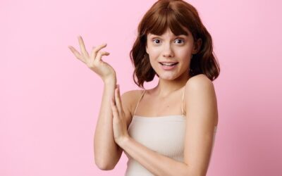 Dlaczego łokcie ciemnieją i jak je skutecznie wybielić?