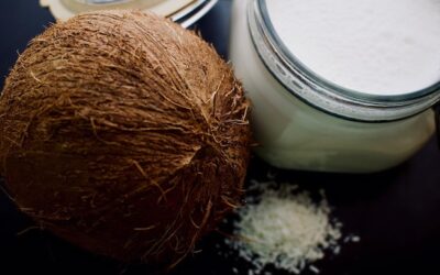 Jak olej kokosowy wpływa na stan i wygląd cery?