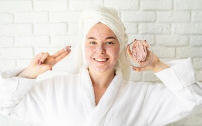 Jak prawidłowo używać peelingu dla zdrowej i promiennej skóry?