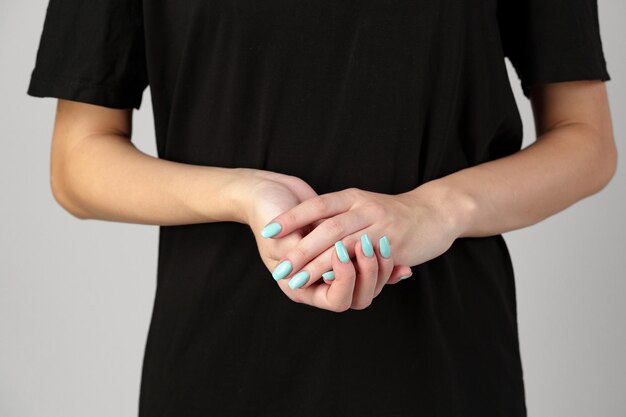 Jak skutecznie rozjaśnić ciemne łokcie?