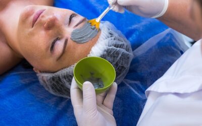 Jaki peeling wybrać – kwasowy czy enzymatyczny?