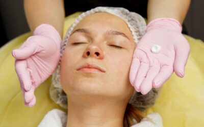 Jakie zabiegi kosmetyczne są skuteczne w walce z trądzikiem?