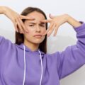 Od czego tak naprawdę robią się worki pod oczami?