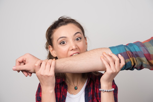 Skąd bierze się atopowe zapalenie skóry i co je wyzwala?