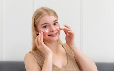Delikatna sztuka wklepywania kremu pod oczy – na czym polega?