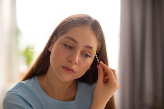 Dlaczego niektórzy pragną mieć cienie pod oczami?