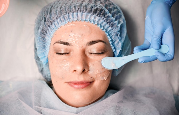 Jak peeling odmienia wygląd naszej skóry?