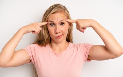 Jak skutecznie zmniejszyć zmarszczki pod oczami domowymi sposobami?