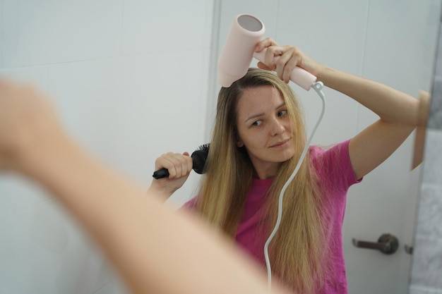 Co stosować na suche końcówki włosów aby przywrócić im zdrowy wygląd?