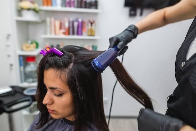 Prostownica z keratyną jak działa i czy warto ją wybrać?